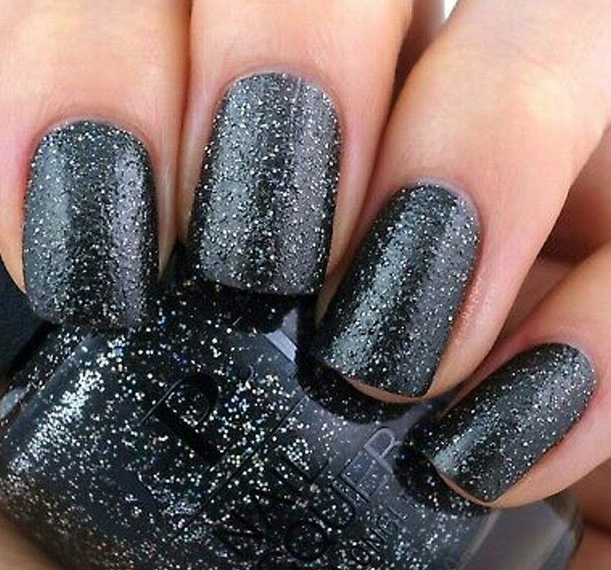 OPI Nail Lacquer 15ml - Heart and Coal